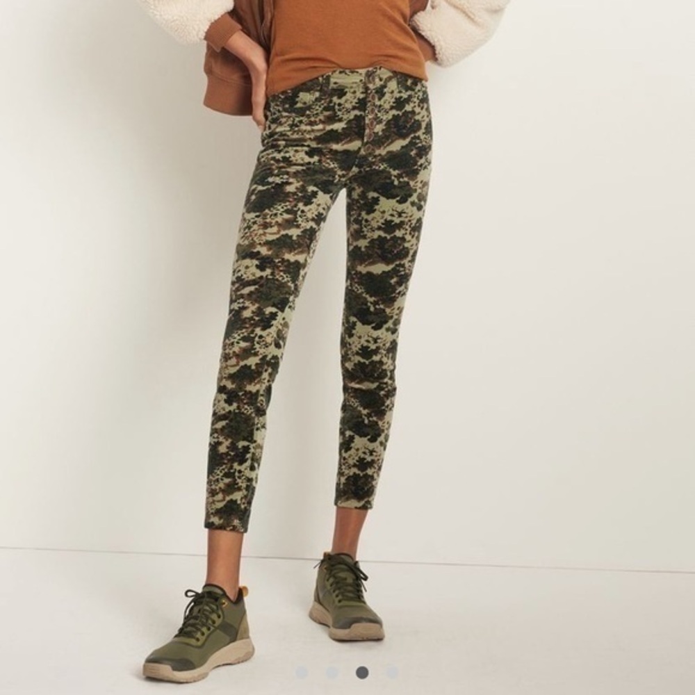 NWT Pilcro High Rise Button Fly Skinny Corduroy Camo Print Pants Anthropologie